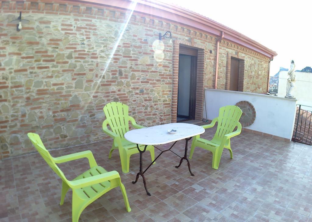 B&B Castello Michelina San Nicola dell'Alto Bagian luar foto