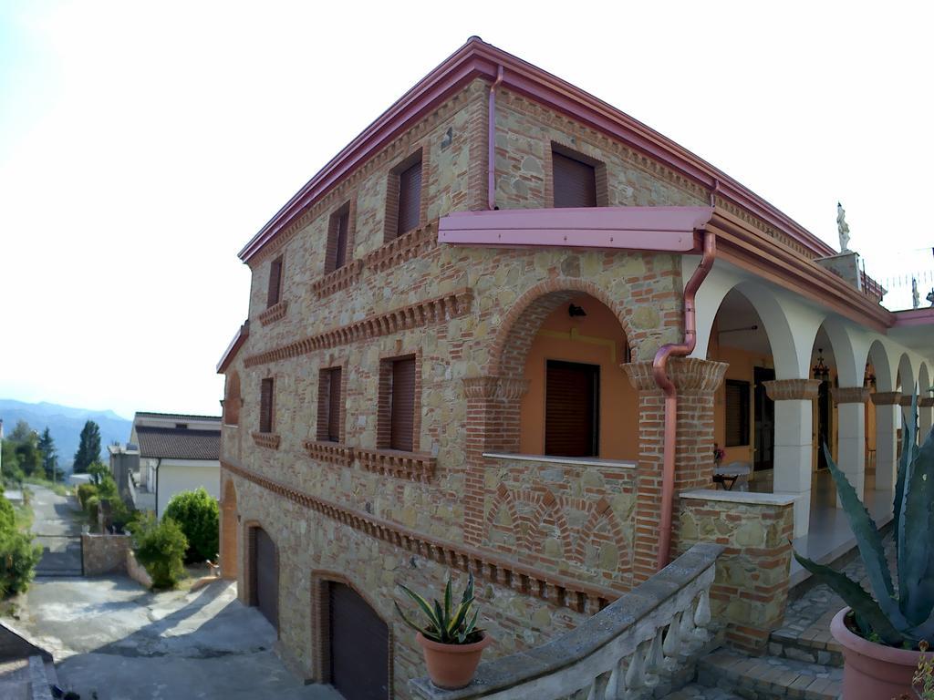 B&B Castello Michelina San Nicola dell'Alto Bagian luar foto