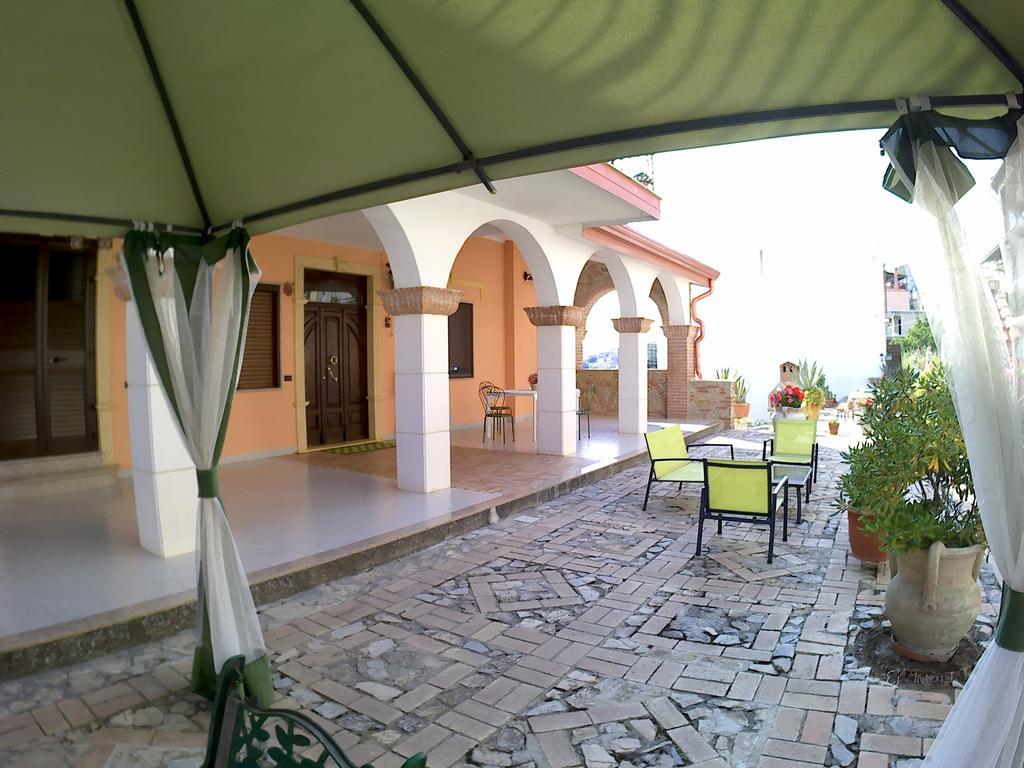 B&B Castello Michelina San Nicola dell'Alto Bagian luar foto